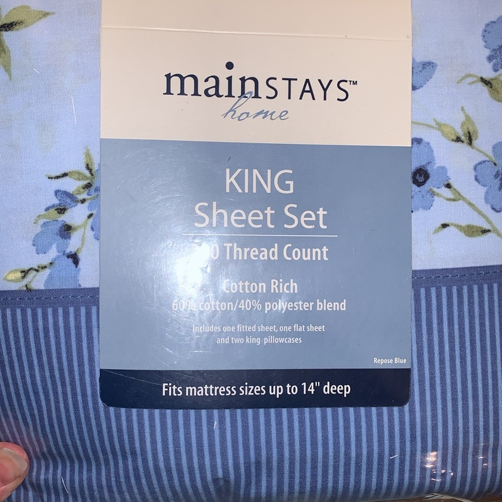 Mainstays king sheet set + 2 standard pillowcases READ DESCRIPTION - Picture 2 of 4